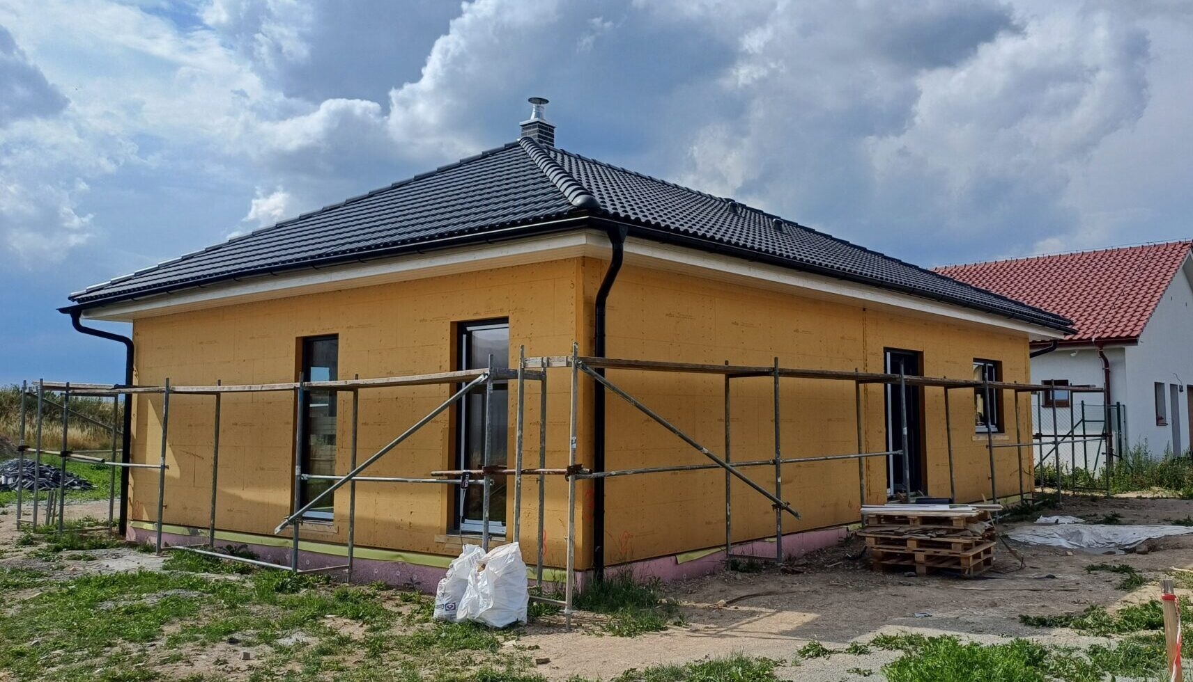 DŮM VLASTNÍ RUKOU