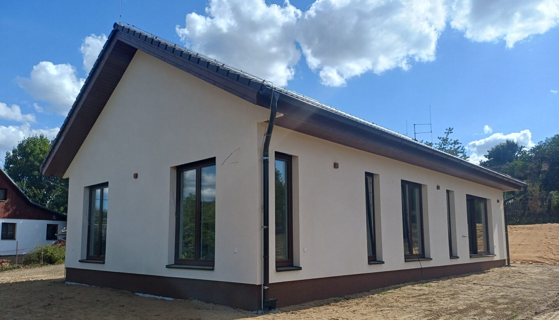 VYSNĚNÝ DŮM