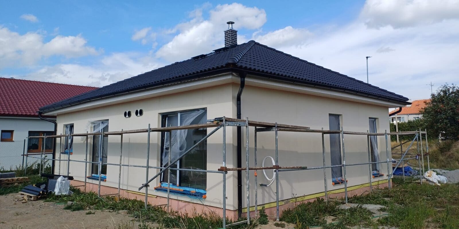 DŮM VLASTNÍ RUKOU