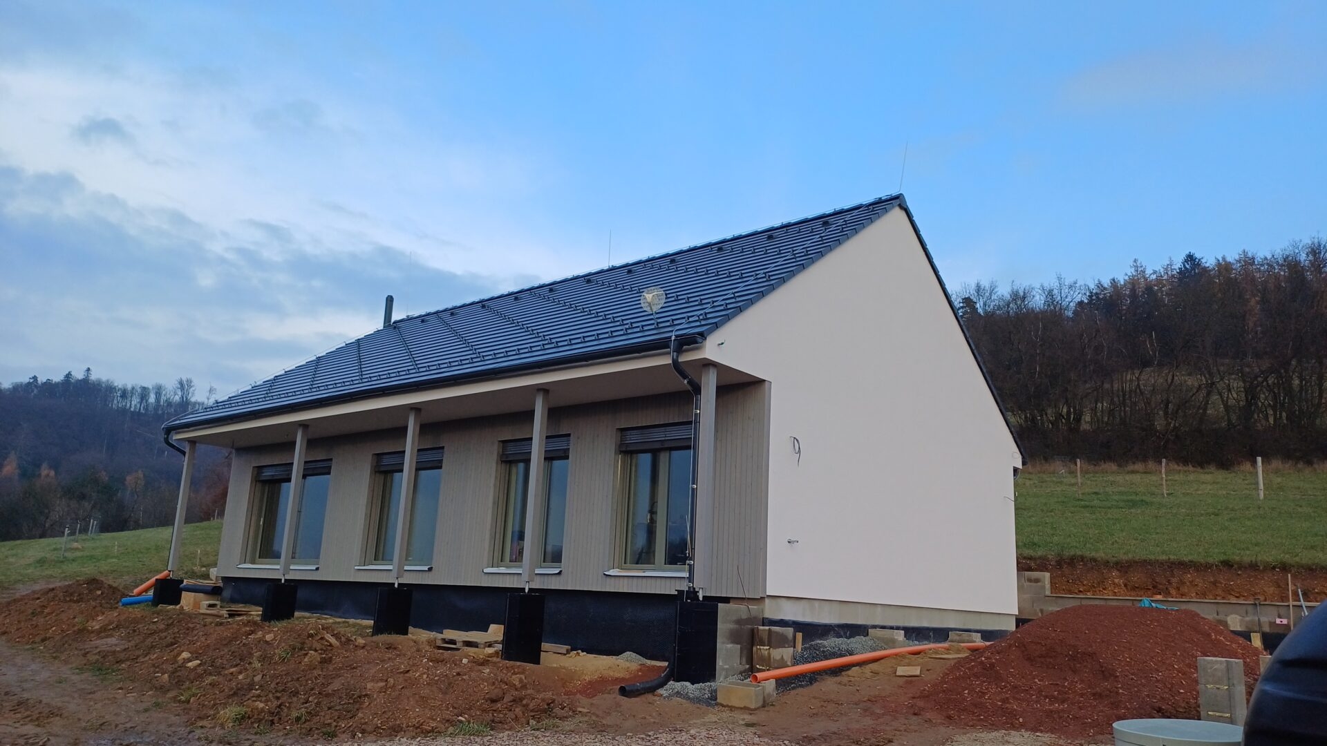 Zvětšit DŮM NAD SVRATKOU